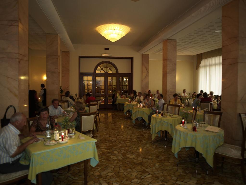 Hotel Excelsior Terme アーバノ・テルメ エクステリア 写真